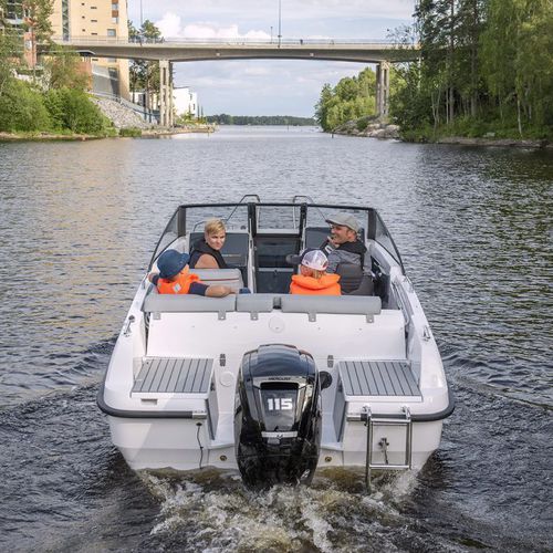 Небольшой катер c подвесным мотором - 550 BR - Bella Boats Oy - с двойной консолью / боурайдер / открытый