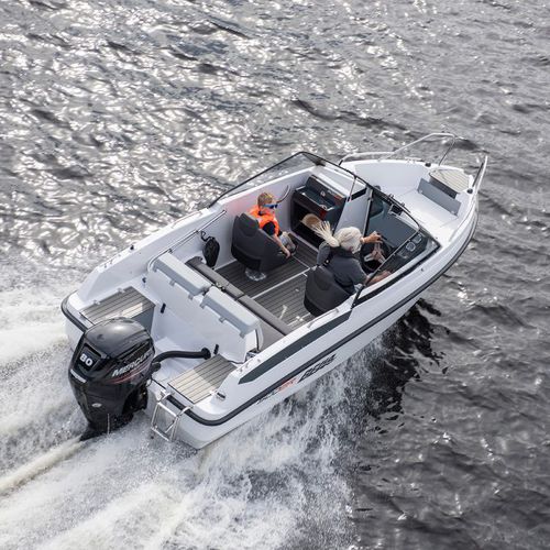 Небольшой катер c подвесным мотором - 500 BR - Bella Boats Oy - с двойной консолью / боурайдер / открытый