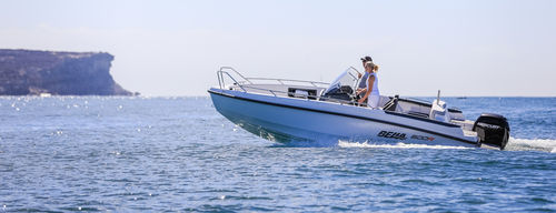 Открытый катер c подвесным мотором - 600 R - Bella Boats Oy - с центральной консолью / для водных лыж / для спортивной рыбалки