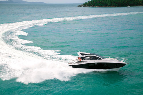 Быстроходный катер с внутренним мотором - F400 GRAN COUPÉ - FIBRAFORT BOATS BRAZIL - хардтоп / макс. 14 человек / 2 каюты