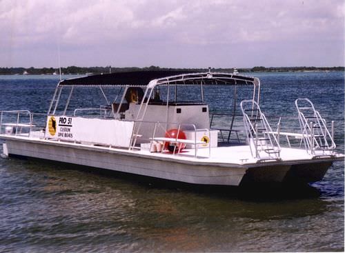 Профессиональный катер прогулочный катер - PRO 51 - Island Hopper International Boat Works, Inc. - тримаран / с внутренним мотором