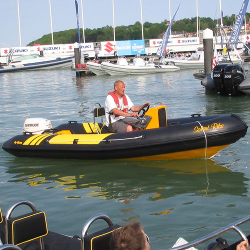 Надувная лодка c подвесным мотором - RIB 460 - Solent Ribs - полужесткая / с рулевой консолью / макс. 4 человека
