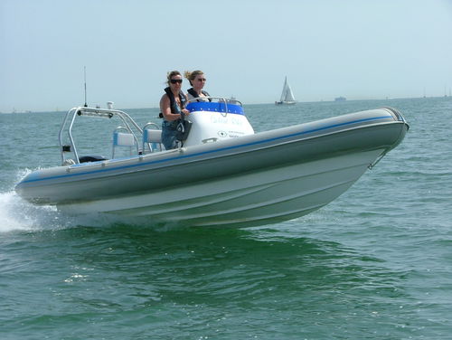 Надувная лодка c подвесным мотором - RIB 585 - Solent Ribs - полужесткая / с рулевой консолью / макс. 8 человек