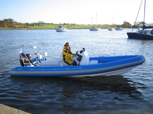 Профессиональный катер коммерческое судно - RIB 600 - Solent Ribs - с внутренним мотором / надувная лодка с полужестким корпусом