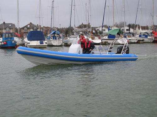 Надувная лодка c подвесным мотором - RIB 750 - Solent Ribs - полужесткая / с центральной консолью / макс. 12 человек