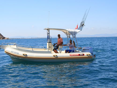 Надувная лодка c подвесным мотором - 625 PRO - ESPADON CONCEPT - полужесткая / с центральной консолью / для рыбной ловли