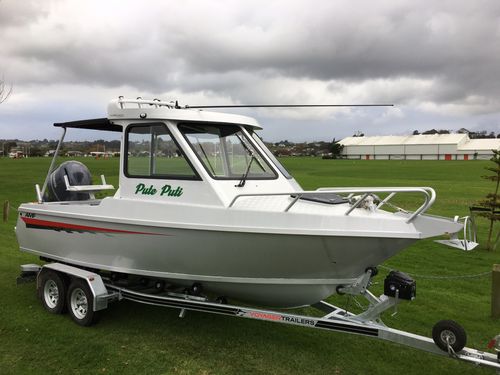 Моторная лодка с каютой c подвесным мотором - 610 Pro HT - AMF Boat Company - хардтоп / спортивная / для дайвинга