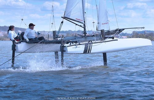 Спортивный катамаран на подводных крыльях - 20 HF - Eagle Catamarans - для прибрежных гонок / двухместный / с двойной трапецией