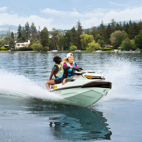 Сидячий водный мотоцикл - WAKE PRO 230 - Sea-doo - трехместный / 230 л.с.