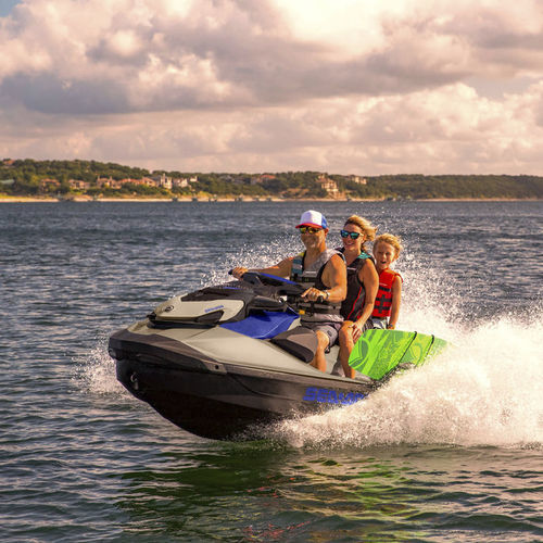 Сидячий водный мотоцикл - WAKE 170 - Sea-doo - трехместный / 170 л.с.