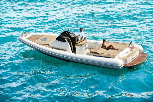 Надувная лодка с внутренним мотором - MX-11 COUPÈ - Cantieri Magazzù - RIB / с центральной консолью / макс. 18 человек