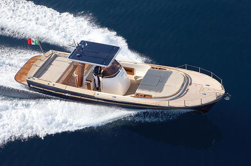 Быстроходный катер с поворотно-откидной колонкой - RUNABOUT 33 - Cantieri Magazzù - c подвесным мотором / двухмоторный / открытый