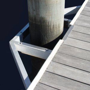 Свайная направляющая для понтона - Marina Dock Systems