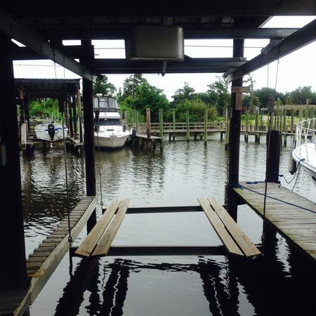 Лифт для понтонного катера - Lunmar Boat Lifts - плавучий / с навесом / из гальванизированной стали