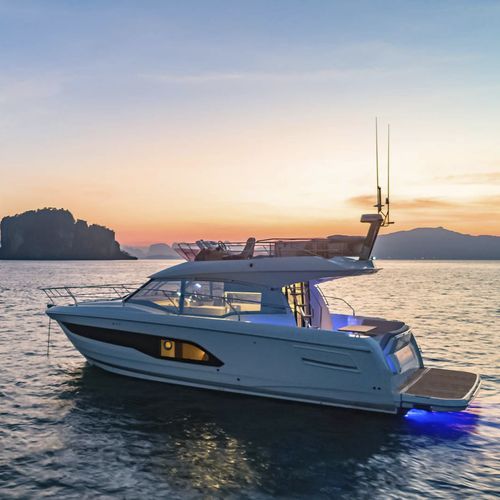 Быстроходный катер с флайбриджем - 420 - Prestige Yachts - с внутренним мотором / двухмоторный / V-образный привод