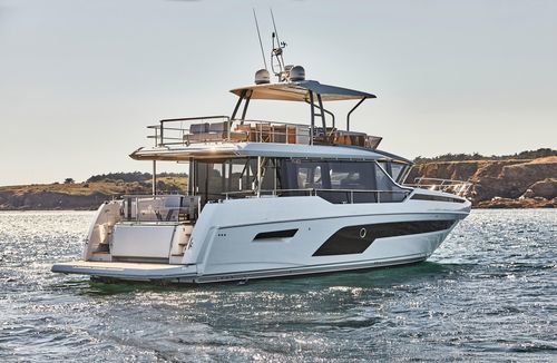 Круизная моторная яхта - X60 - Prestige Yachts - с флайбриджем / с внутренним мотором / 3 каюты