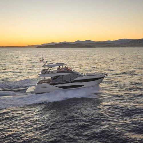 Моторная яхта с флайбриджем - F5.7 - Prestige Yachts - круизная / хардтоп / с внутренним мотором