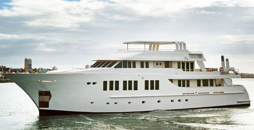 Круизная супер-яхта - M/Y Evolve  - Inace - с рулевой рубкой / корпус водоизмещающего типа / из стали