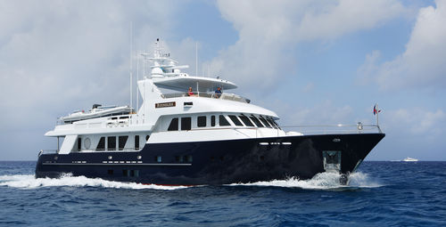 Круизная моторная яхта - M/Y Boundless - Inace - с флайбриджем / корпус водоизмещающего типа / из стали