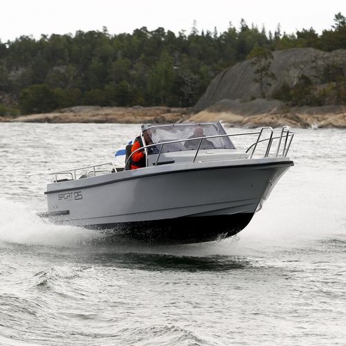 Прогулочный катер с каютой c подвесным мотором - 25  - Linex-Boat Oy - открытый / спортивный / быстрый
