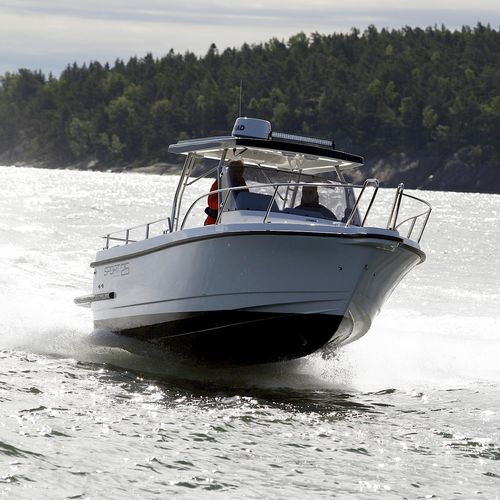 Прогулочный катер с каютой c подвесным мотором - Linex-Boat Oy - открытый / спортивный / 1 каюта