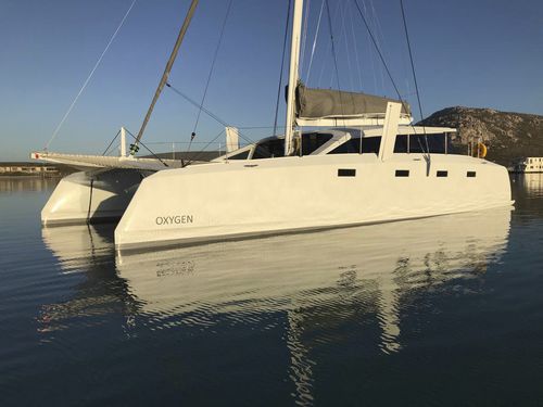 Катамаран - Renegade, R5 - NOVA LUXE YACHTS - круизный / 3 каюты / с закрытым кокпитом