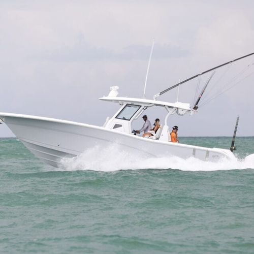 Открытый катер c подвесным мотором - 368 COMMANDER - Sea Fox Boats - трехмоторный / с центральной консолью / для спортивной рыбалки