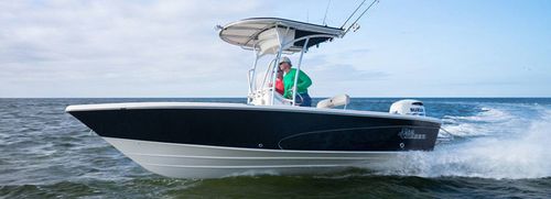 Открытый катер c подвесным мотором - 21 LX - Sea Chaser - с центральной консолью / для спортивной рыбалки / макс. 6 человек