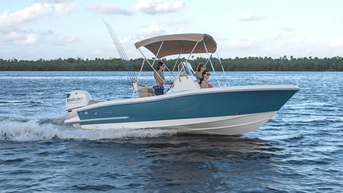 Открытый катер c подвесным мотором - Islander 202 - PIONEER BOATS - с центральной консолью / для рыбной ловли / макс. 8 человек