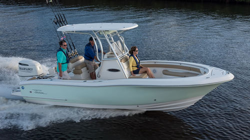 Судно для плавания в закрытых водах c подвесным мотором - Sportfish 222 - PIONEER BOATS - с центральной консолью / открытое / для спортивной рыбалки