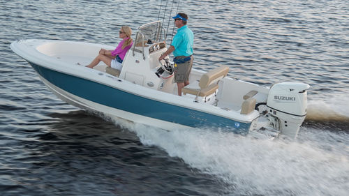Открытый катер c подвесным мотором - Sportfish 180 - PIONEER BOATS - с центральной консолью / для спортивной рыбалки / макс. 6 человек