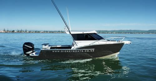 Прогулочный катер с каютой c подвесным мотором - CUSTOM 750 - Dickey Boats Limited - хардтоп / для спортивной рыбалки