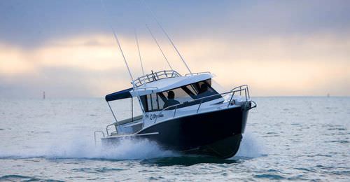 Прогулочный катер с каютой с внутренним мотором - CUSTOM 800 - Dickey Boats Limited - хардтоп / для спортивной рыбалки