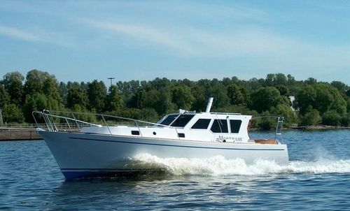Быстроходный катер с внутренним мотором - Navigator-111 - Morozov Yachts - дизельный / корпус водоизмещающего типа / с рулевой рубкой