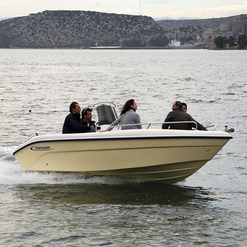 Открытый катер c подвесным мотором - BLU WATER 480 CC - Biskinis Bros S.A. - с центральной консолью / спортивный / макс. 8 человек