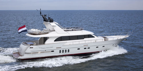 Круизная моторная яхта - GREY FALCON - Van der Valk Shipyard - с флайбриджем / POD IPS / 4 каюты