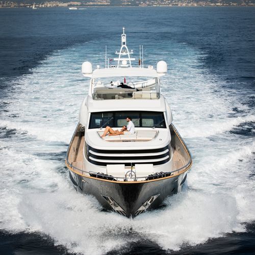 Круизная моторная яхта - MR MAVERICK - Van der Valk Shipyard - традиционная / с флайбриджем / 4 каюты