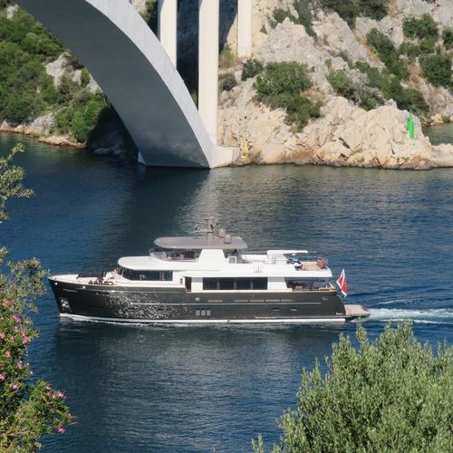 Круизная моторная яхта - SEAWOLF - Van der Valk Shipyard - траулер / с флайбриджем / с рулевой рубкой