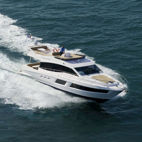 Быстроходный катер с внутренним мотором - 48 - Majesty Yachts - с флайбриджем / круизный / 3 каюты