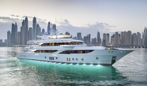 Круизная мега-яхта - 155 - Majesty Yachts - с флайбриджем