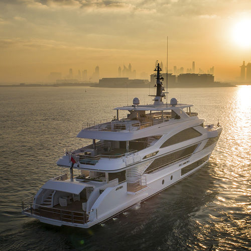 Круизная супер-яхта - 140 - Majesty Yachts - с флайбриджем / с рулевой рубкой / валопровод