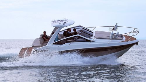 Прогулочный катер с каютой с внутренним мотором - 28 SC - Cobrey Yachts - открытый / спортивный / макс. 8 человек