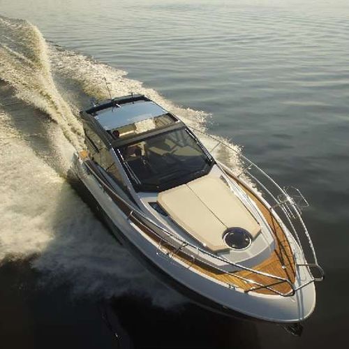 Быстроходный катер с внутренним мотором - 33 HT - Cobrey Yachts - двухмоторный / хардтоп / спортивный