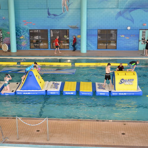 Оборудование для игр на воде платформа - Splash Trax Pool Course - RAVE Sports - пирамида / для базы отдыха / плавучее