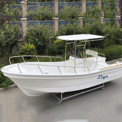 Открытый катер c подвесным мотором - SW660 - Qingdao Lian Ya Boat Co.,Ltd. - с центральной консолью / для рыбной ловли / из стекловолокна