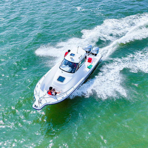 Палубная лодка c подвесным мотором - FRP30F - Qingdao Lian Ya Boat Co.,Ltd. - открытая / спортивная / для спортивной рыбалки