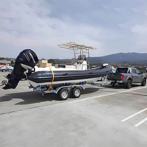 Надувная лодка c подвесным мотором - RIB620 - Qingdao Lian Ya Boat Co.,Ltd. - горючее / жесткий корпус / с центральной консолью