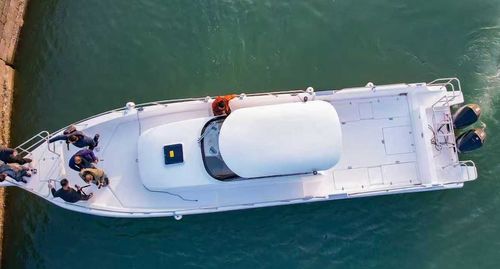 Рыболовно-прогулочный катер c подвесным мотором - LY 45 FRP - Qingdao Lian Ya Boat Co.,Ltd. - двухмоторный / корпус глиссирующего типа / с рулевой рубкой