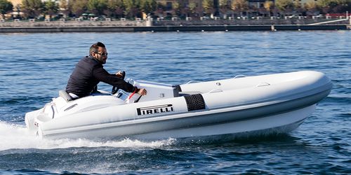 Реактивная надувная лодка - J39 - PIRELLI | TecnoRib - горючее / RIB / с центральной консолью