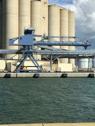 Корабельный погрузчик конвейер - 1000 tph - VIGAN Engineering S.A. - на направляющей